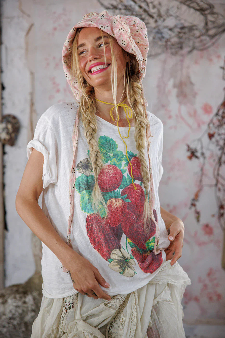 Strawberry Blooms T-2361/242383